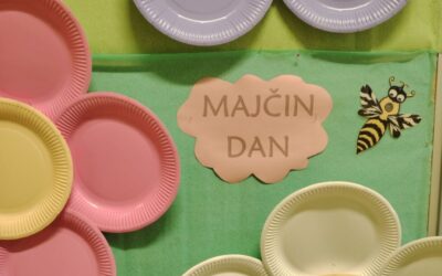 Učenička zadruga Pčelica-prodaja povodom Majčinog dana