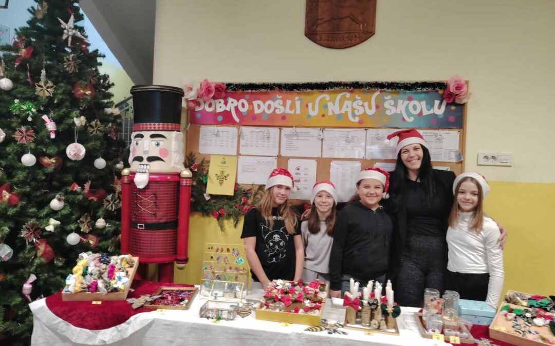 Pčelice na štandu u školi